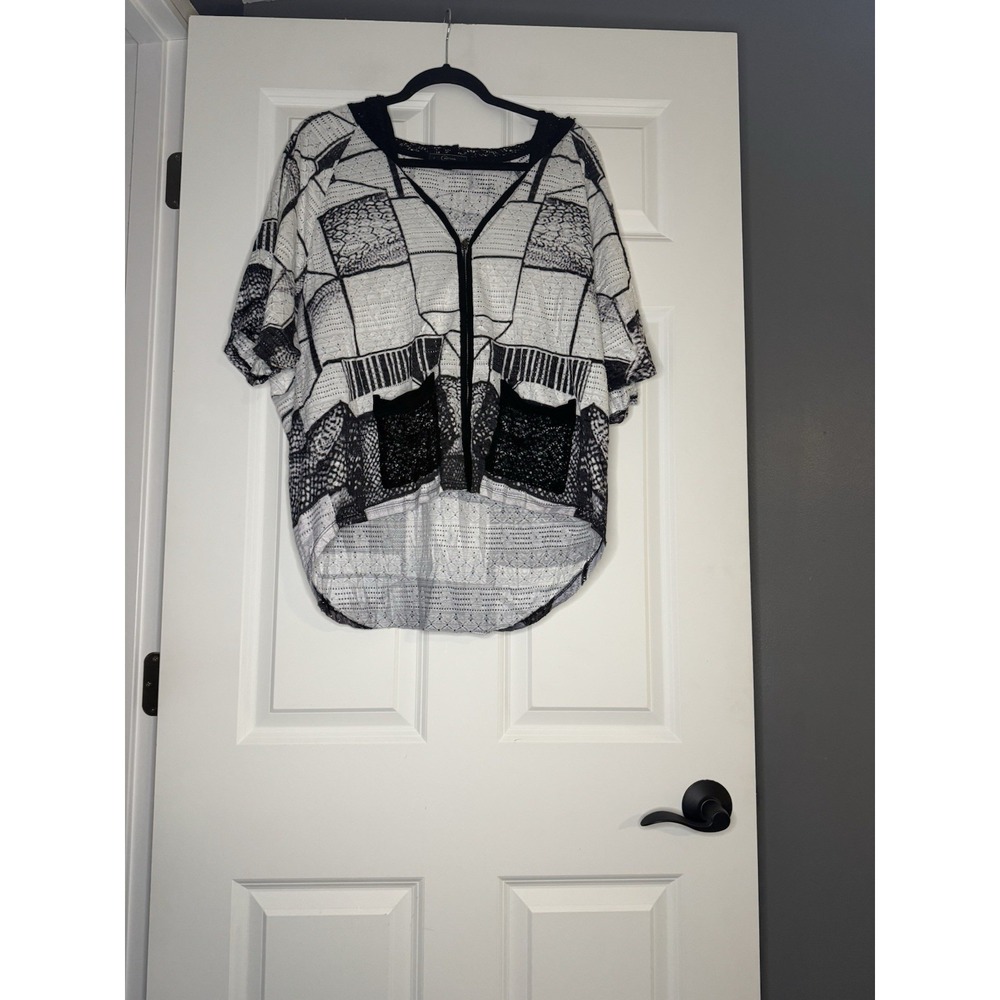Cativa Short Sleeve Zip Up With Hood Black White Eyelet Lace Medium